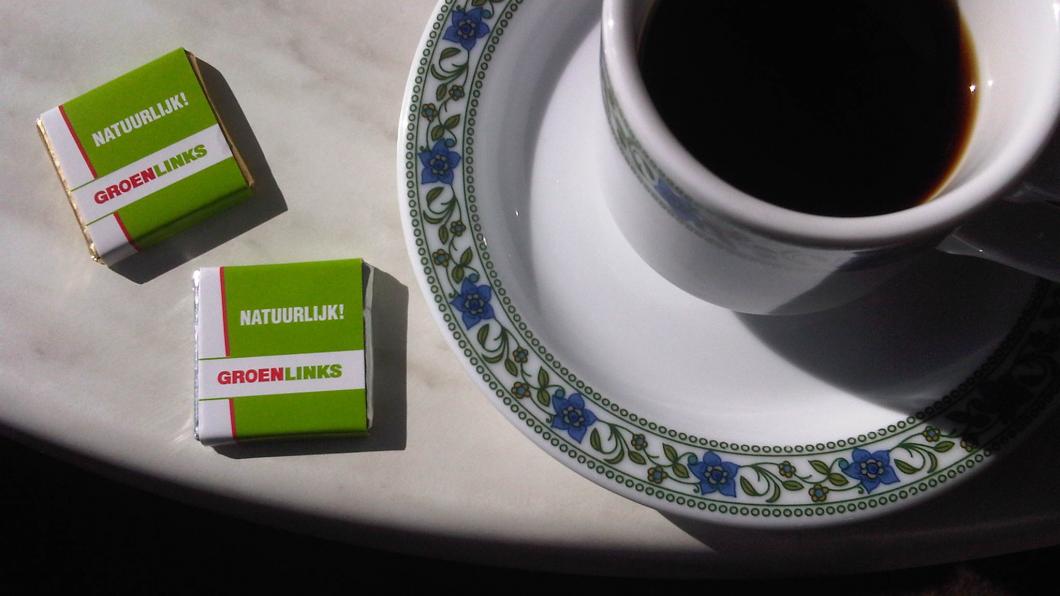 Koffie met GroenLinks chocolaatje in 't Kampje in Loenen